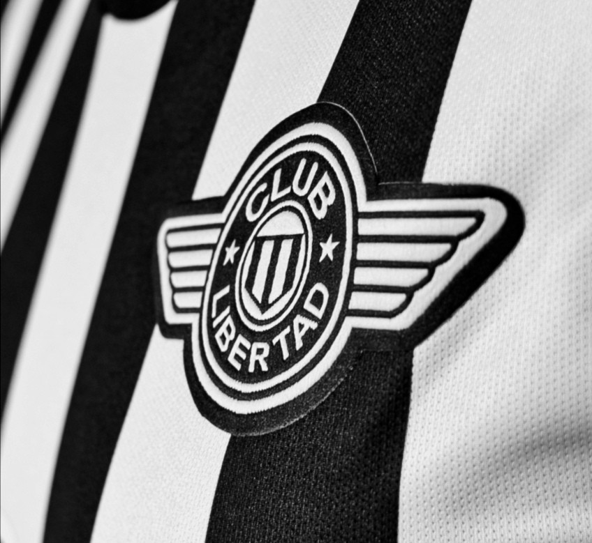 Club Libertad, Camiseta, logo