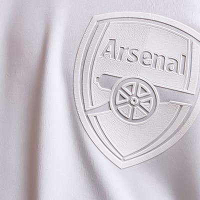 Arsenal Wear White to Combat Youth Violence
